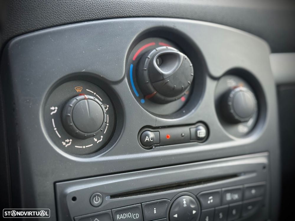 Renault Clio 1.2 16V Dynamique S - 19