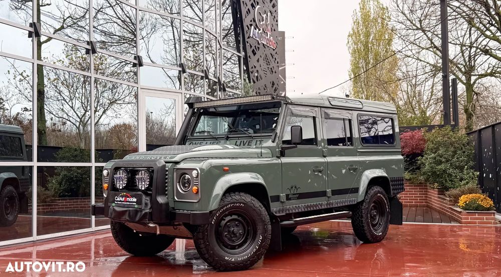 Land Rover Defender - 1