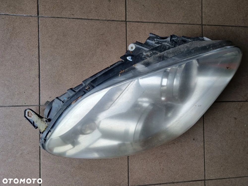LAMPA PRAWA PRZÓD OPEL COMBO D FIAT DOBLO 3 III 11-19r. - 2