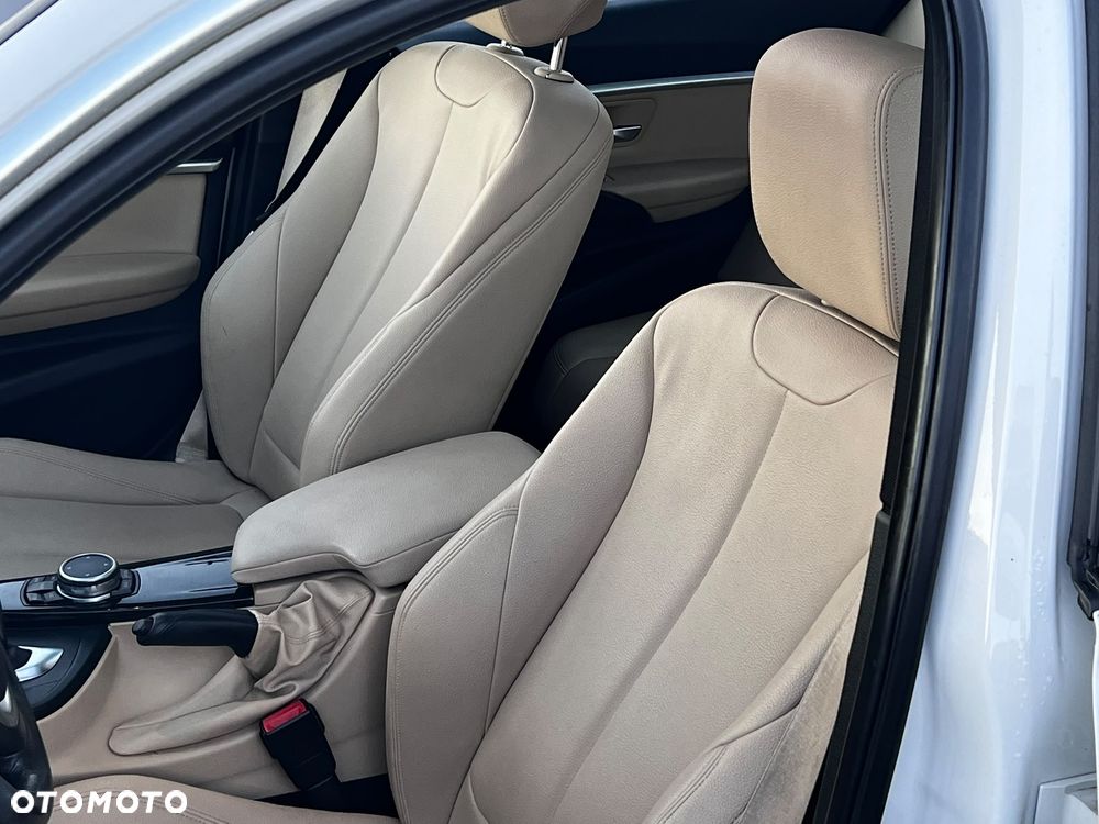 BMW Seria 3 330i - 11