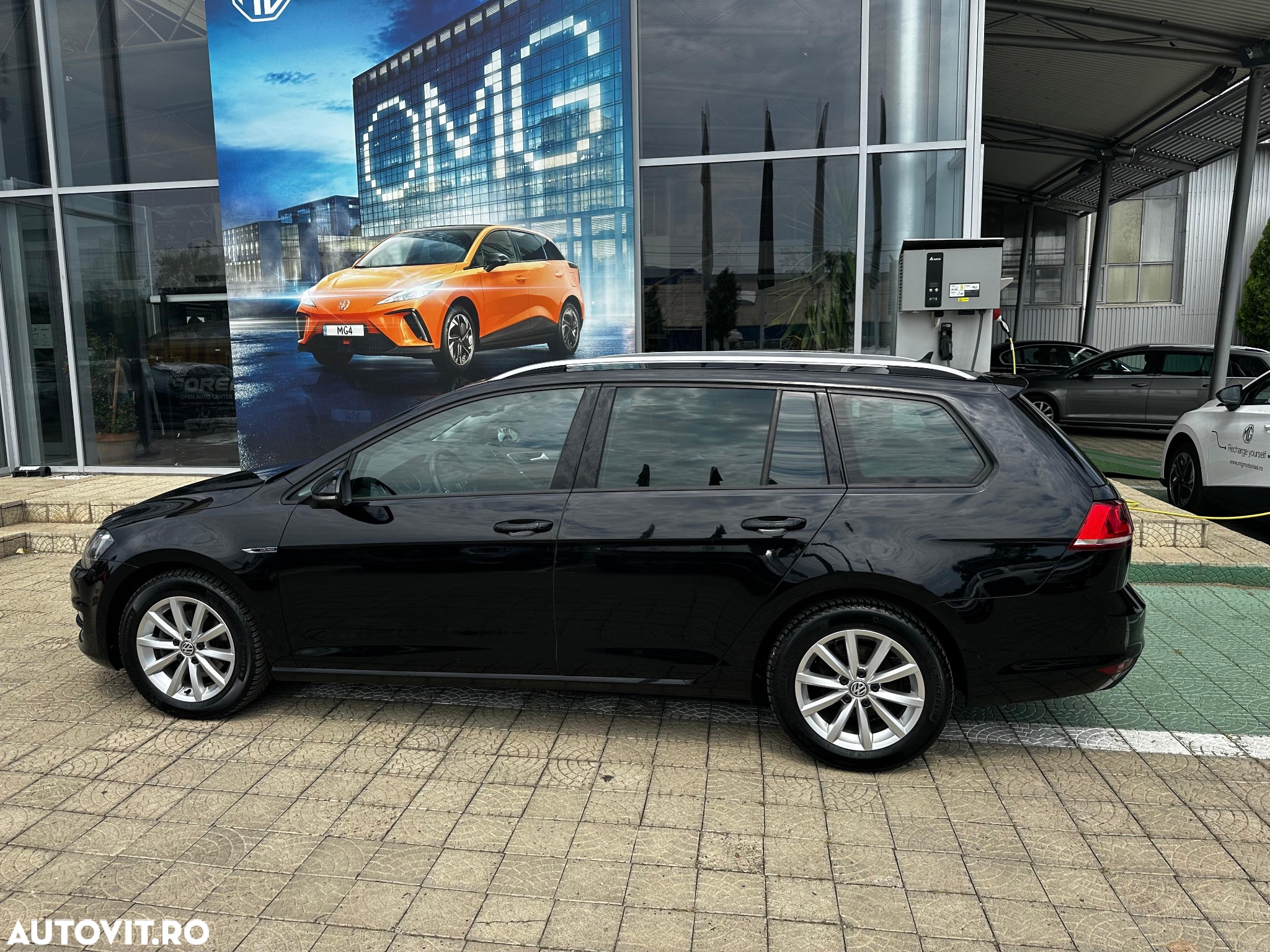 Volkswagen Golf 1.6 TDI BlueMotion Technology DSG Lounge - 3