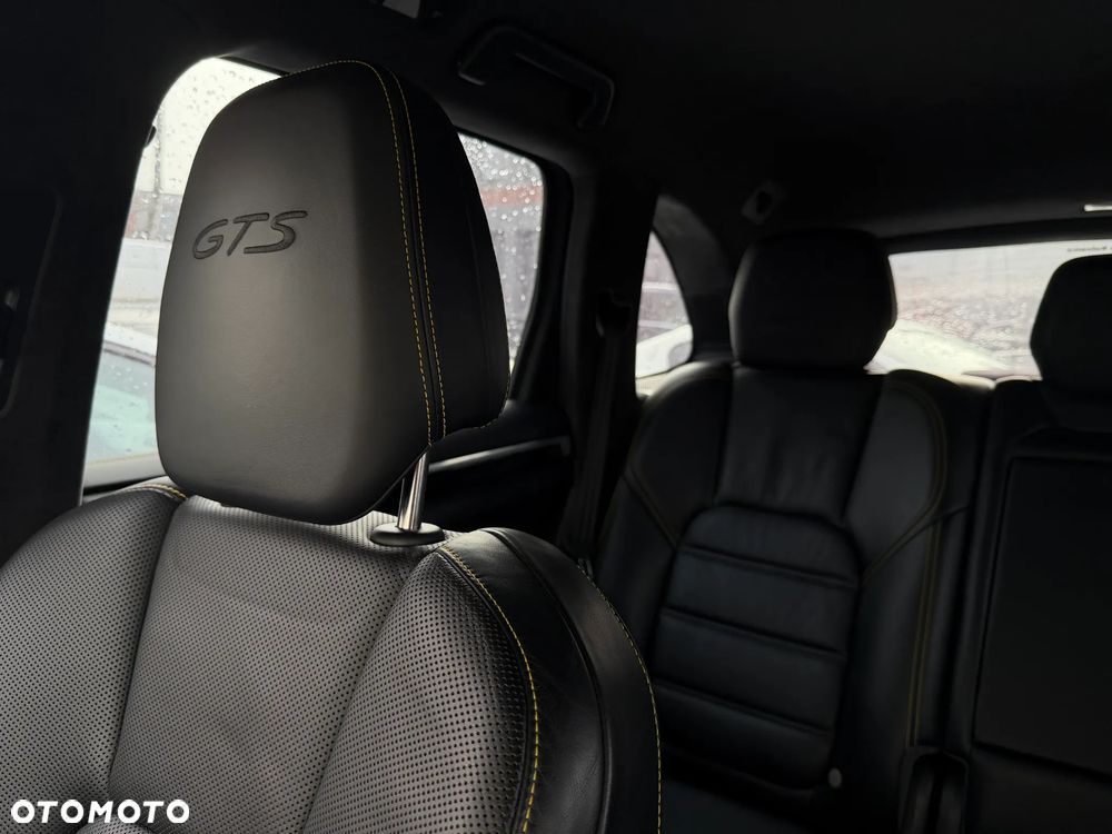 Porsche Cayenne - 11