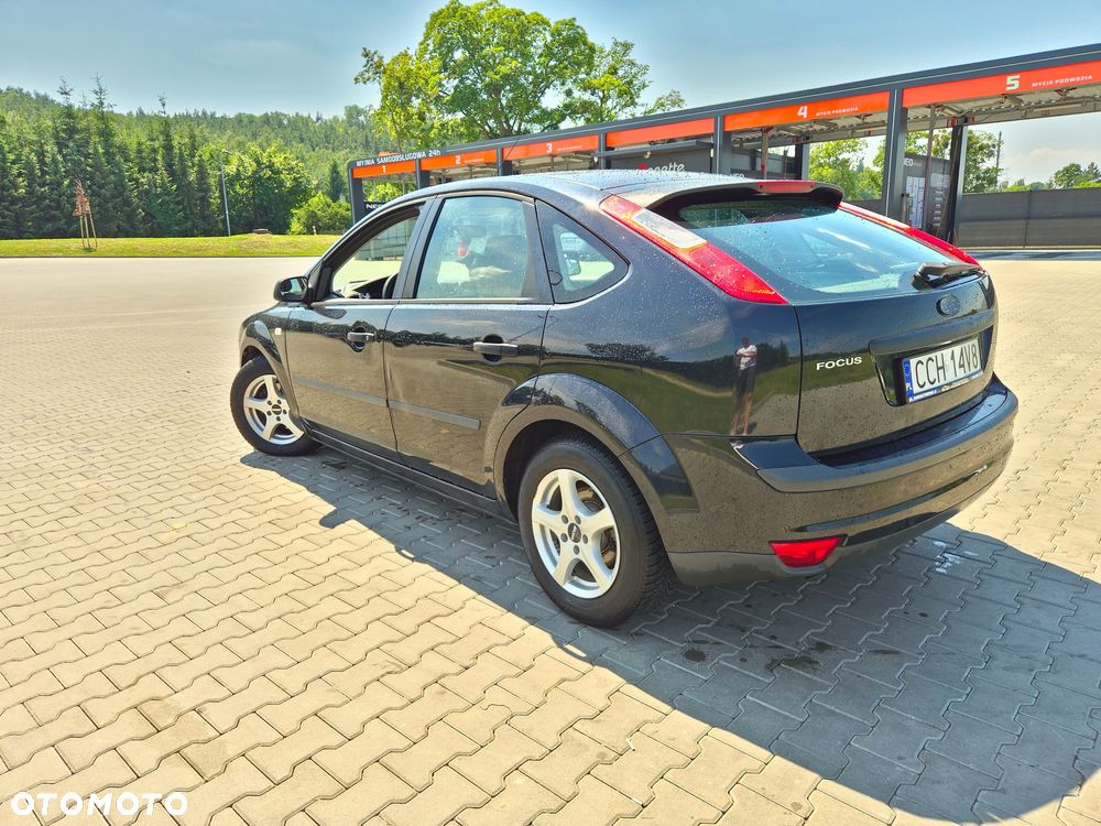 Ford Focus 1.6 Ambiente - 2