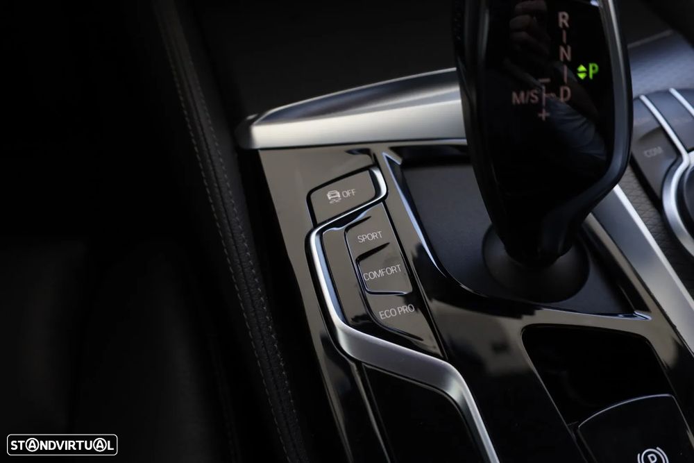 BMW 520 d Pack Desportivo M Auto - 20