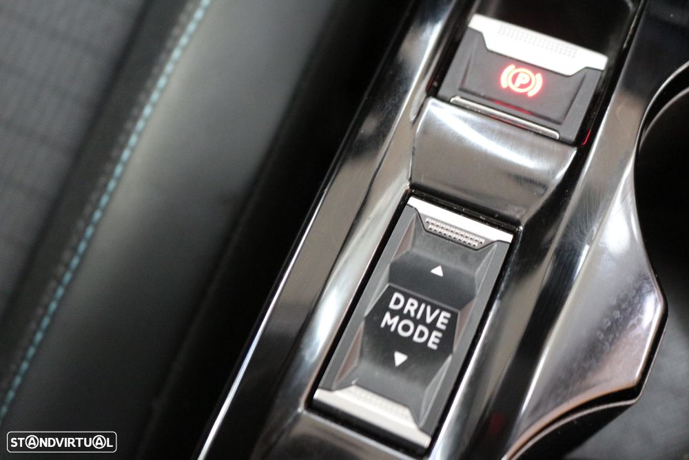 Peugeot 2008 1.5 BlueHDi Allure Pack - 33