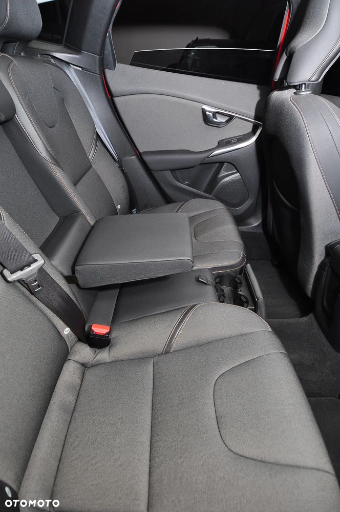 Volvo V40 Cross Country T4 AWD Momentum - 7