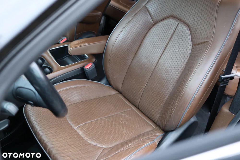 Chrysler Pacifica - 26