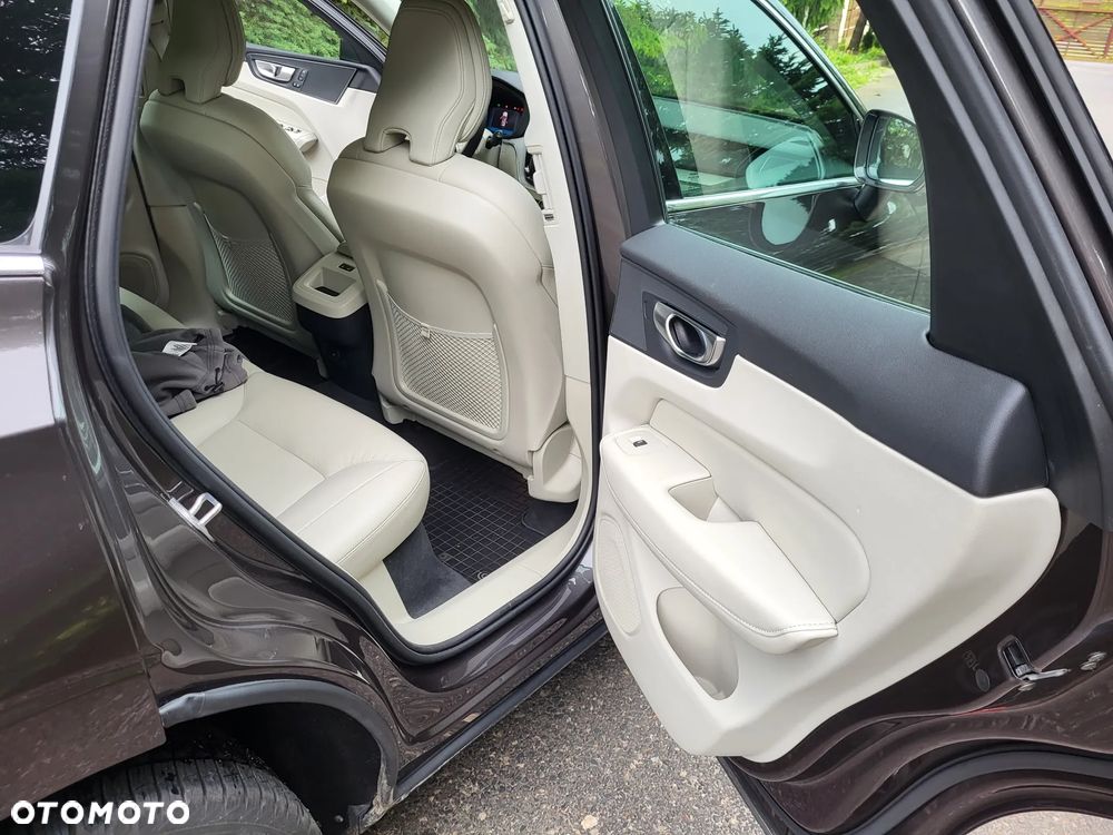 Volvo XC 60 B4 D AWD Plus Bright - 14