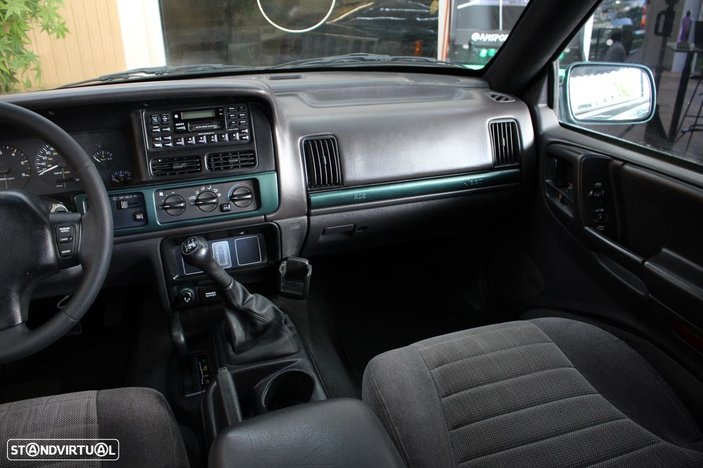 Jeep Grand Cherokee 2.5 TD Laredo - 37