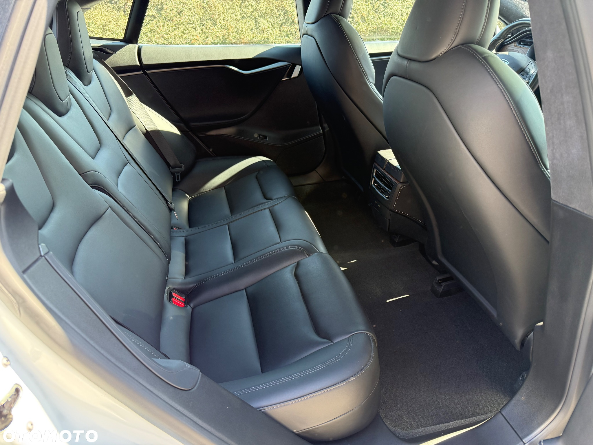 Tesla Model S - 7