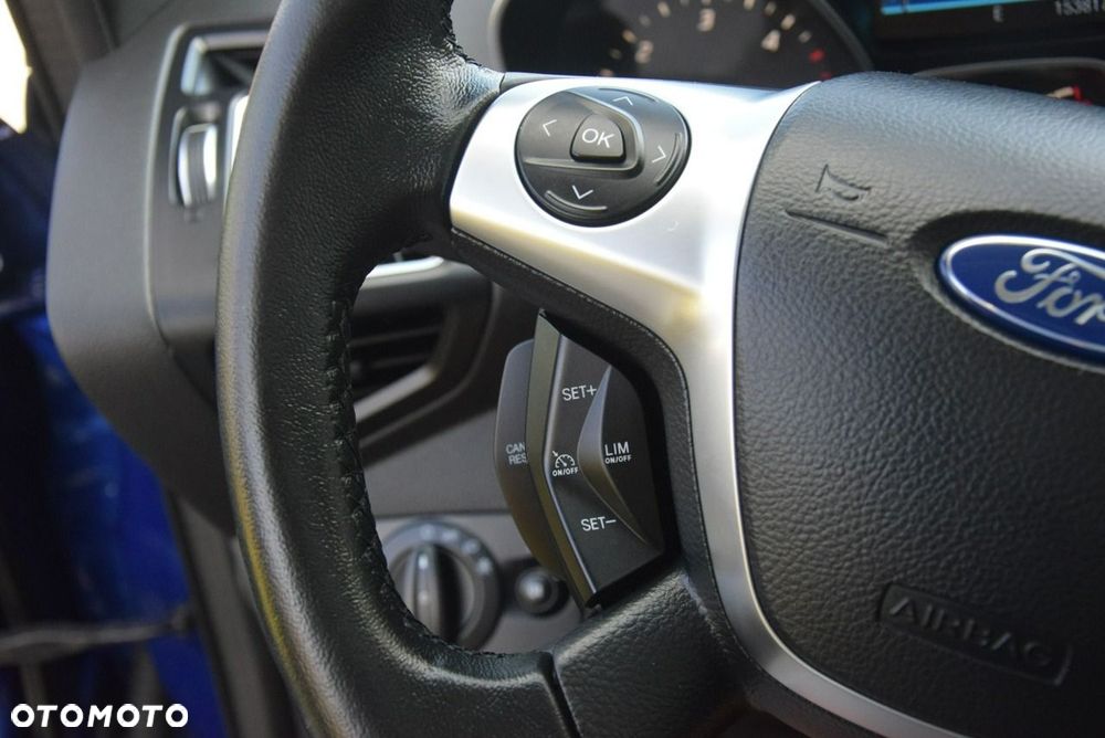 Ford Kuga 2.0 TDCi 2x4 Titanium - 35