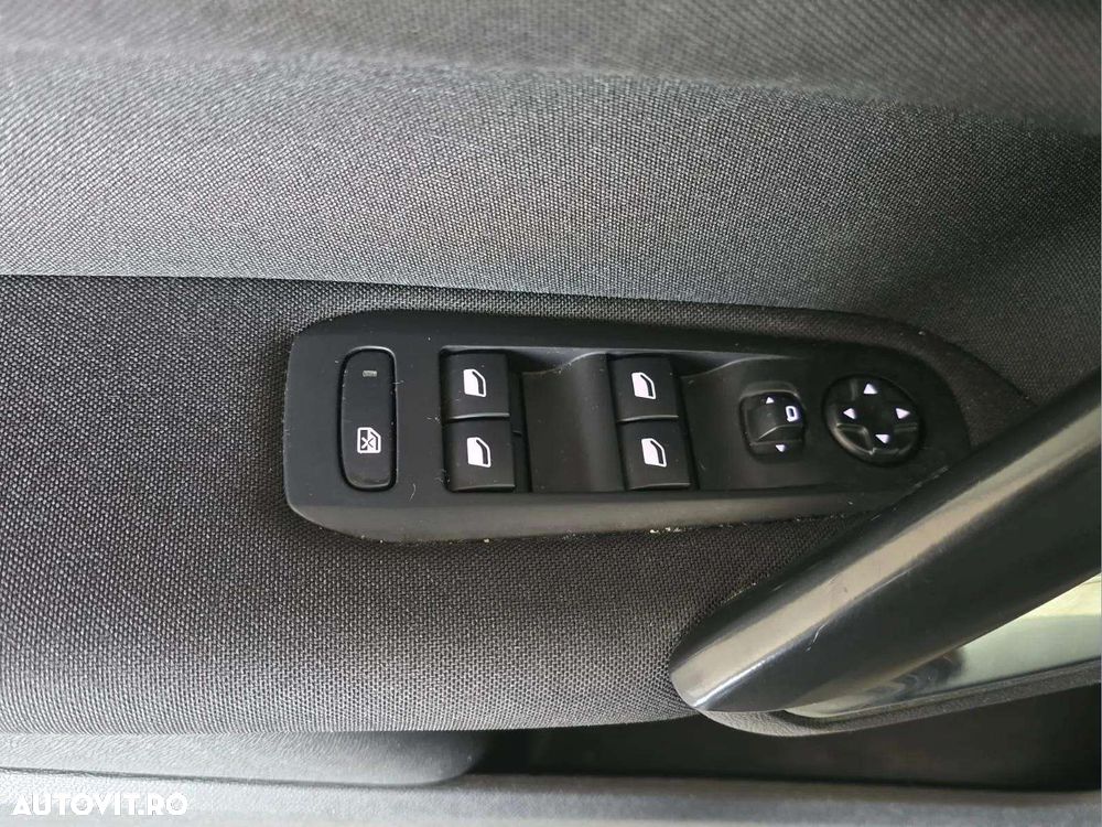 Peugeot 308 1.2 L PureTech Turbo S&S Active - 17