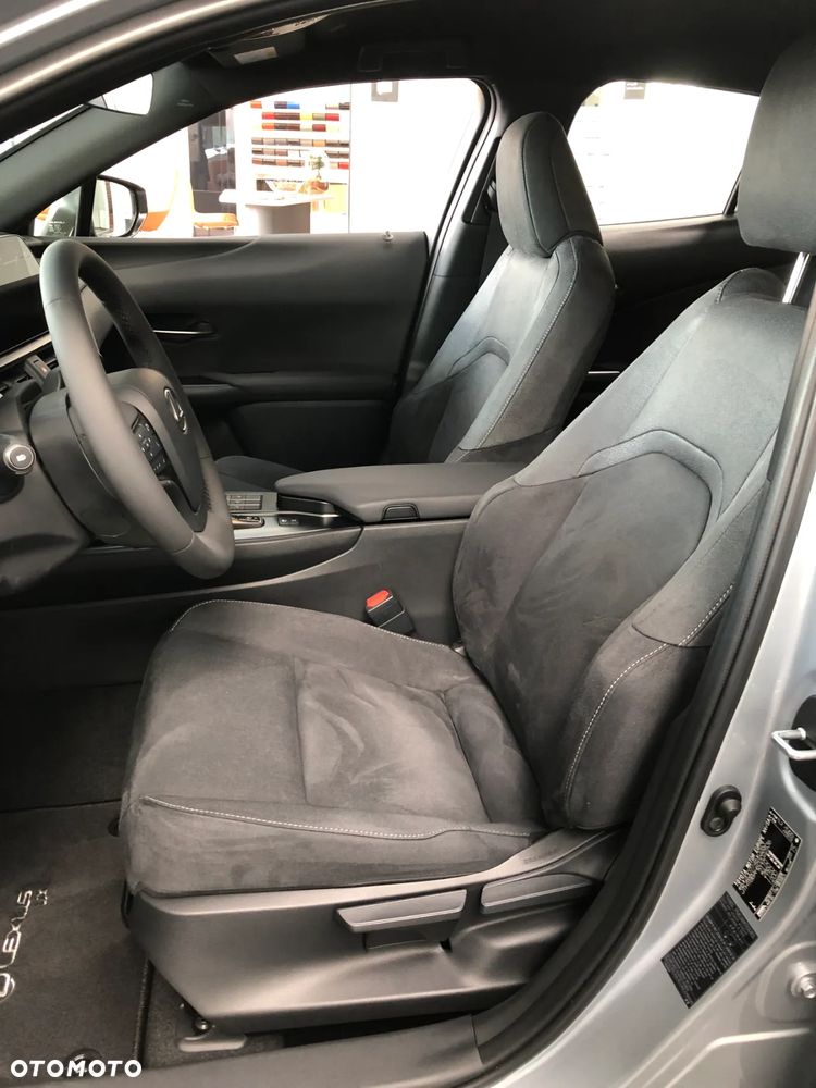 Lexus UX 300h Business - 13