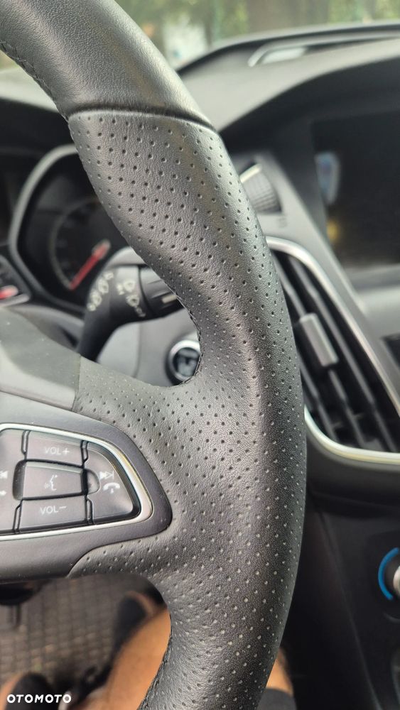 Ford Focus 2.0 EcoBoost ST mit Leder-Sport-Paket - 4