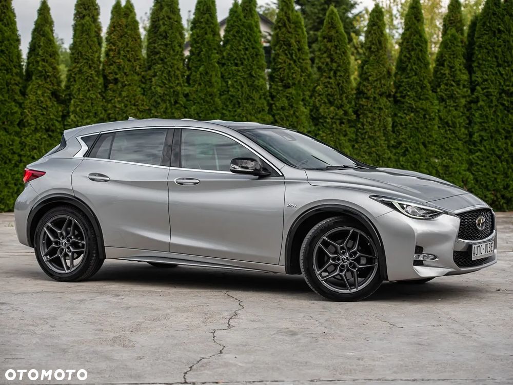 Infiniti Q30 2.0t DCT AWD Sport City Black - 3