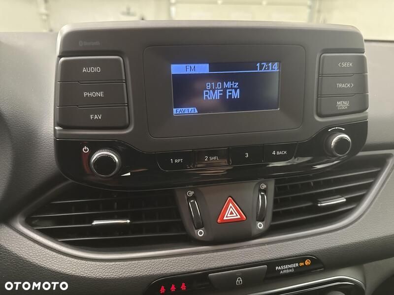 Hyundai i30 1.5 DPI Classic + - 15