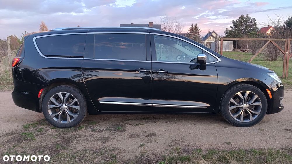 Chrysler Pacifica - 19