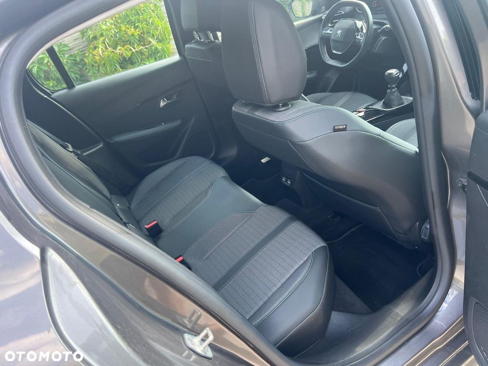 Peugeot 208 - 19