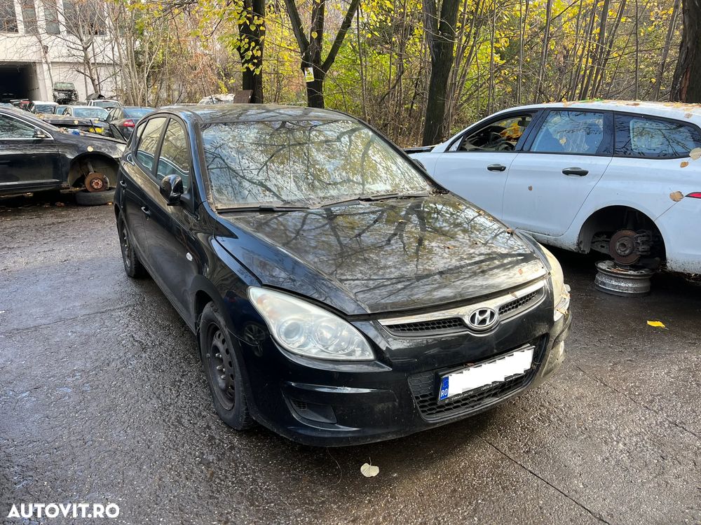 Dezmembrez Hyundai I30 2007 negru benzina - 1