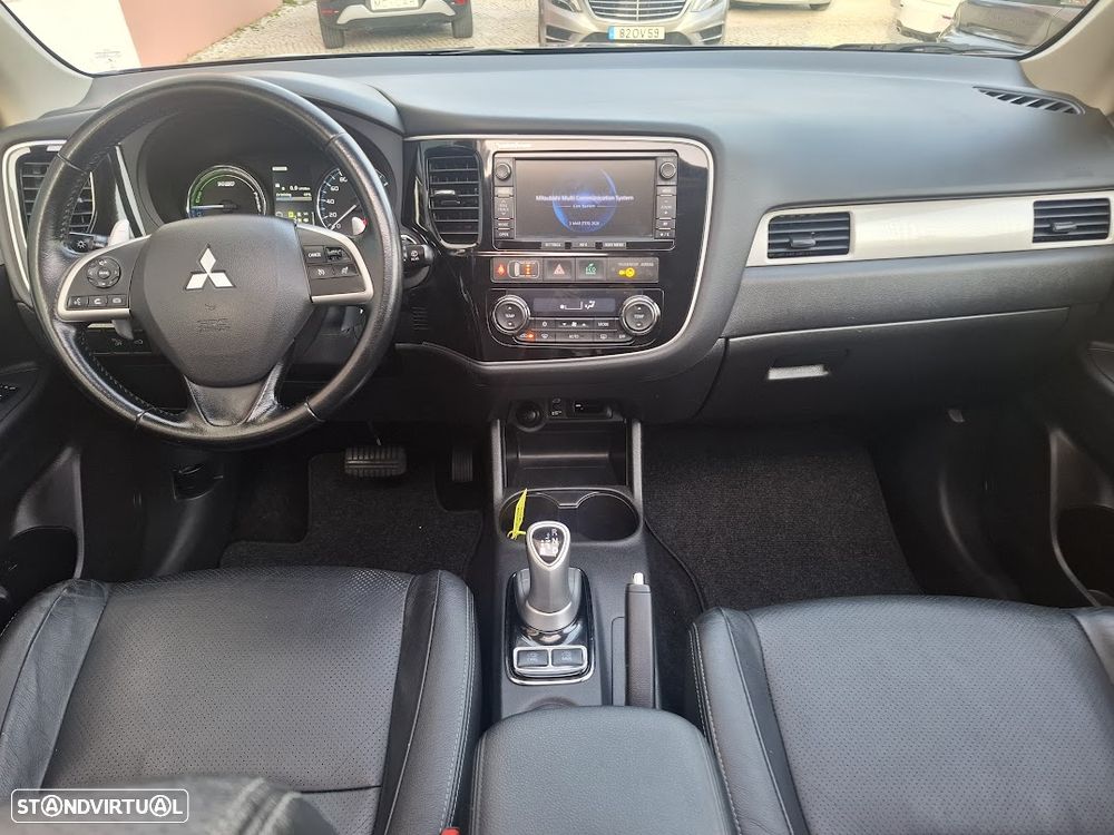 Mitsubishi Outlander - 8