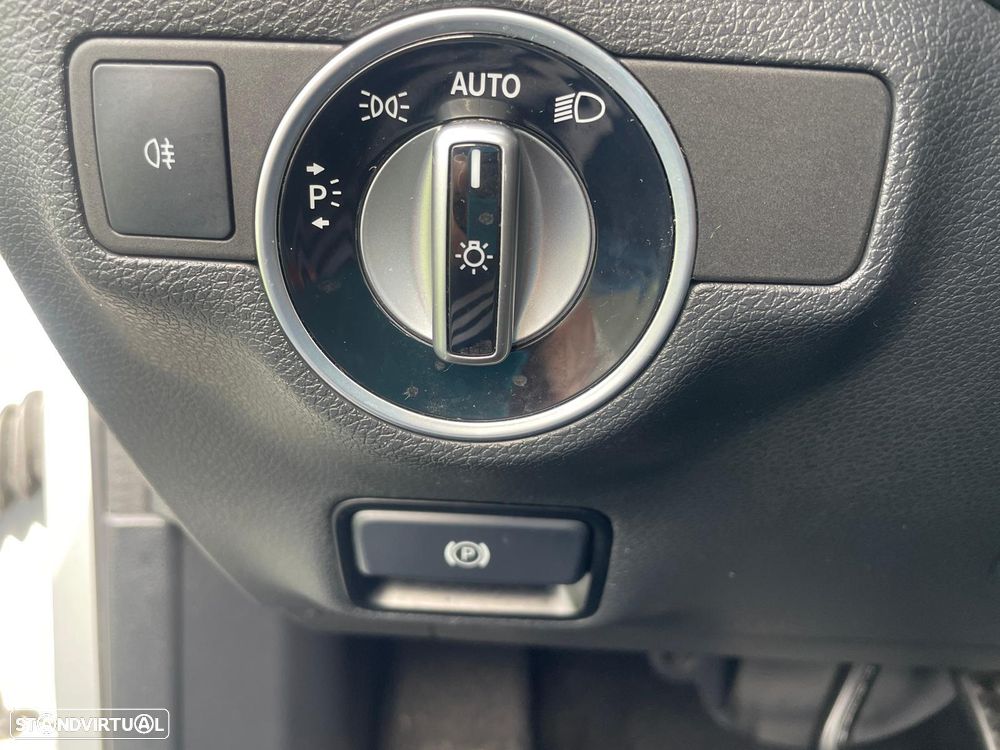 Mercedes-Benz A 180 CDI 7G-DCT AMG Line - 17