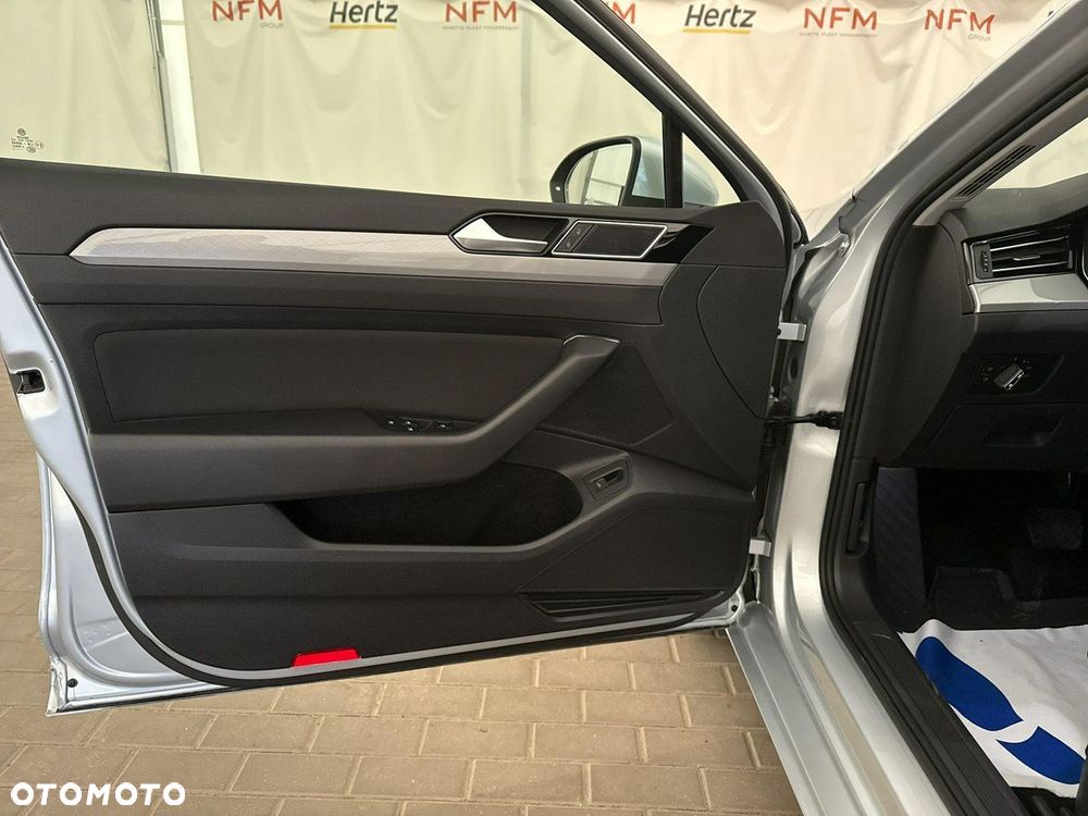 Volkswagen Passat - 11