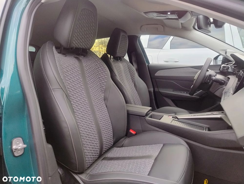 Peugeot 308 1.2 mHEV GT S&S e-DCS6 - 32