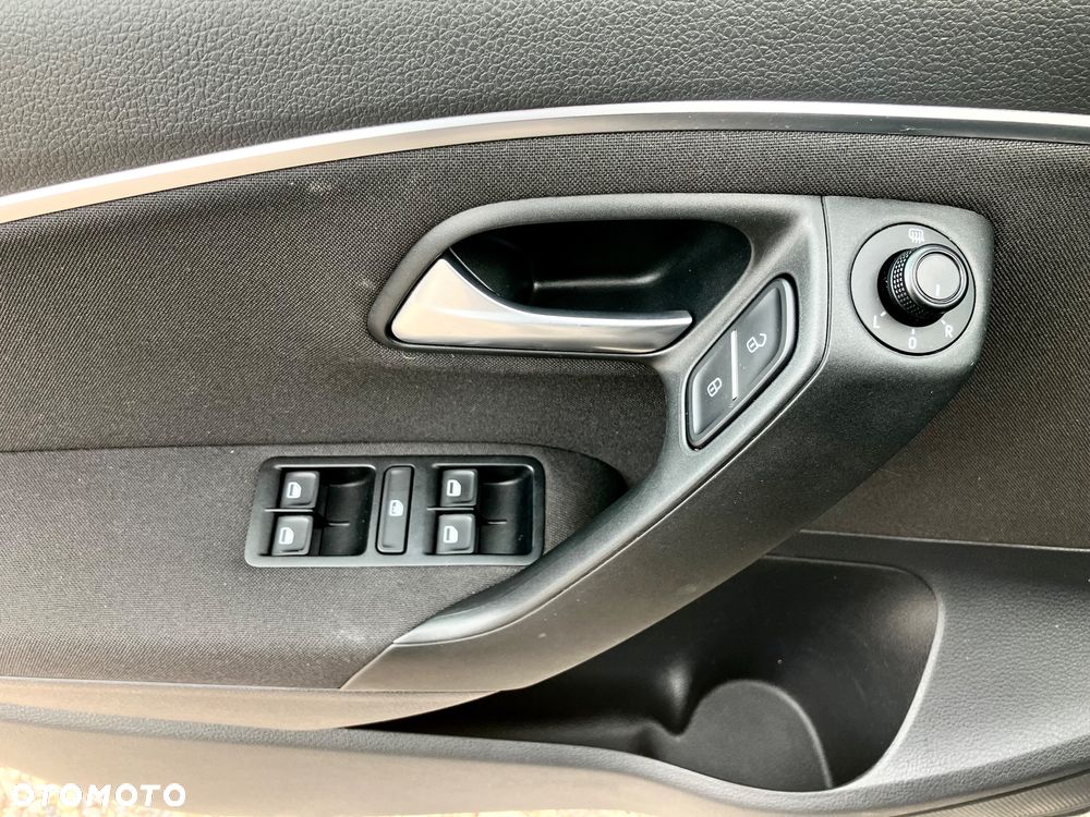 Volkswagen Polo 1.0 (Blue Motion Technology) Comfortline - 19