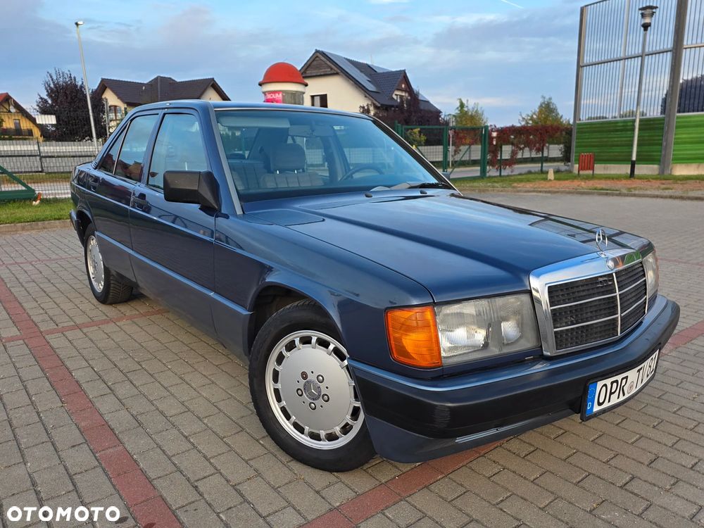 Mercedes-Benz W201 (190) - 1