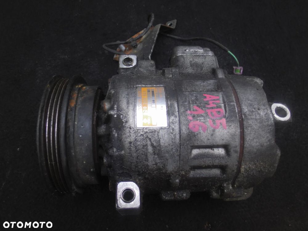 AUDI A4 B5 1.6 KOMPRESOR SPRĘŻARKA KLIMATYZACJI 8D0260808 447220-8350 DENSO ORYGINAŁ - 1