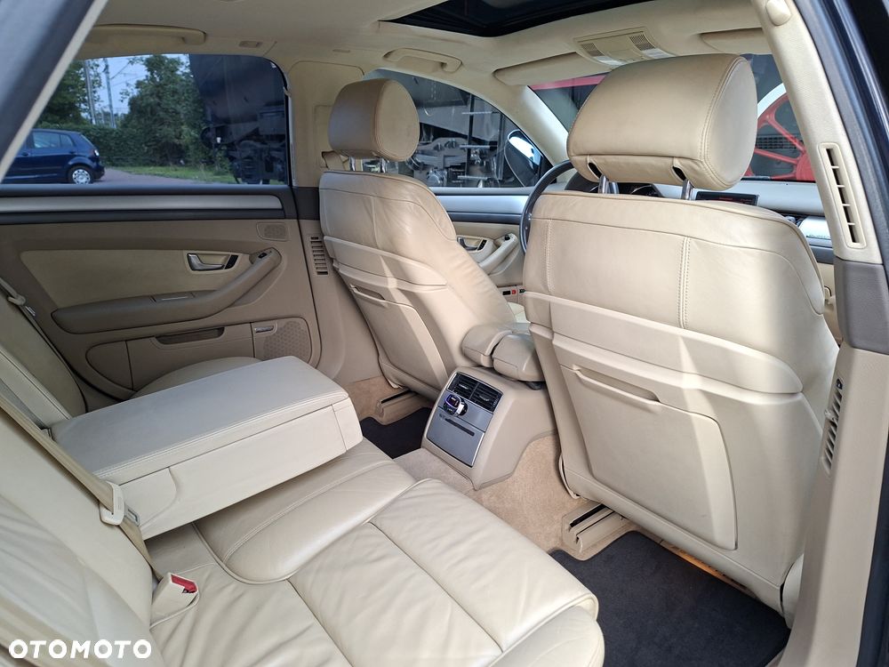 Audi A8 4.2 Quattro - 33