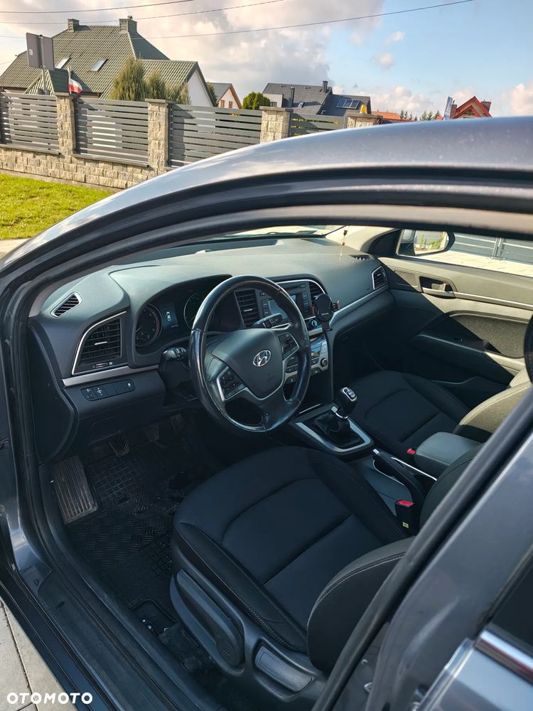 Hyundai Elantra 1.6 Comfort - 4
