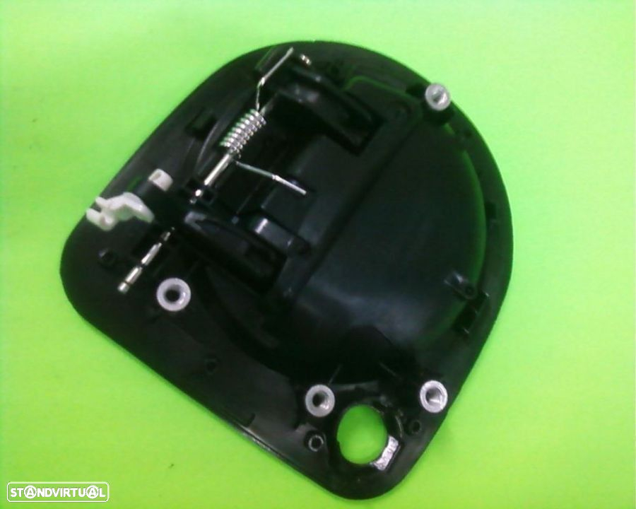 Puxadores de porta Nissan Cabstar F24 NOVOS - 2