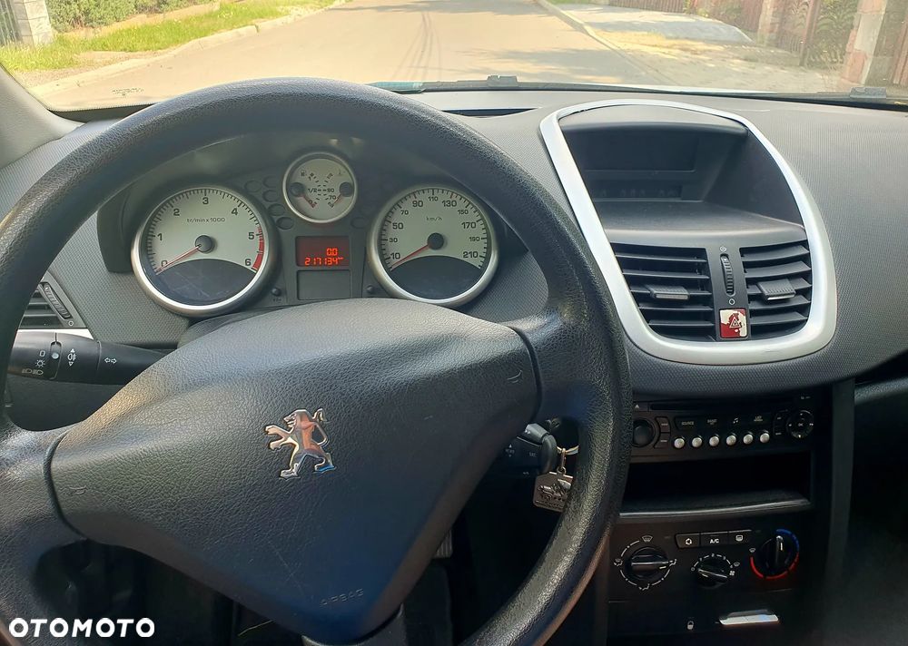 Peugeot 207 - 8