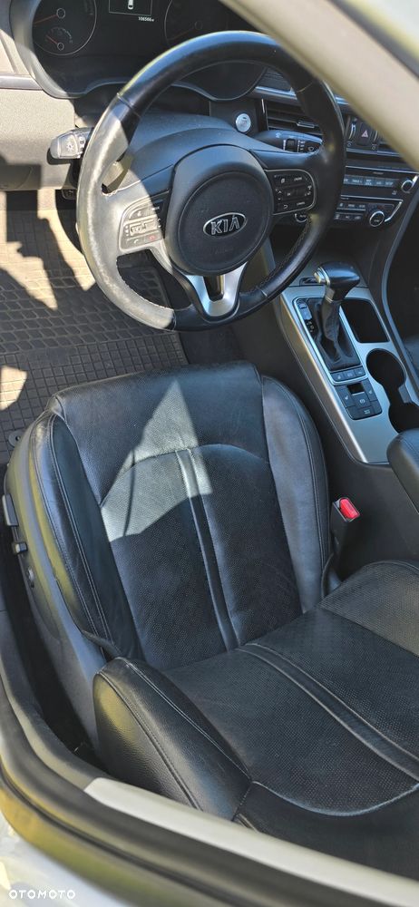 Kia Optima - 16