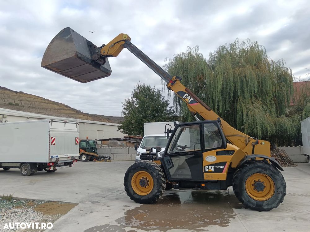Caterpillar TH220B - 3