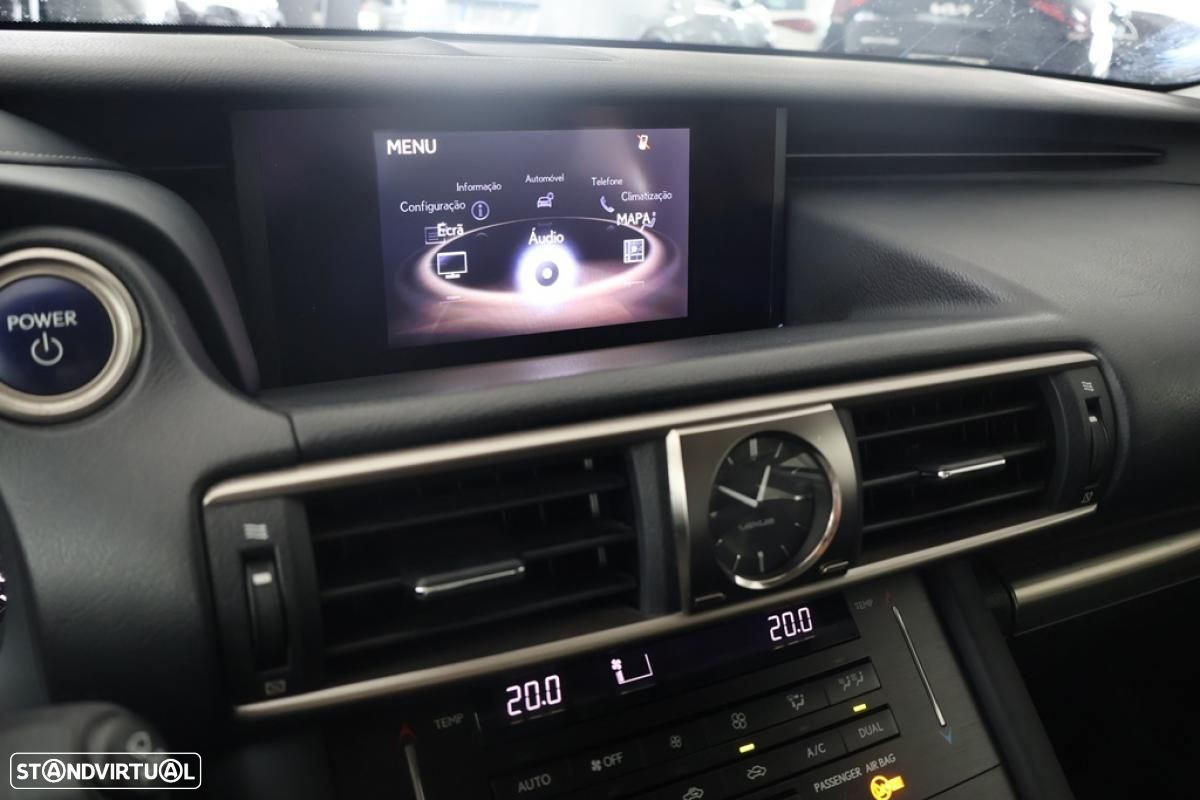 Lexus IS 300H - 28
