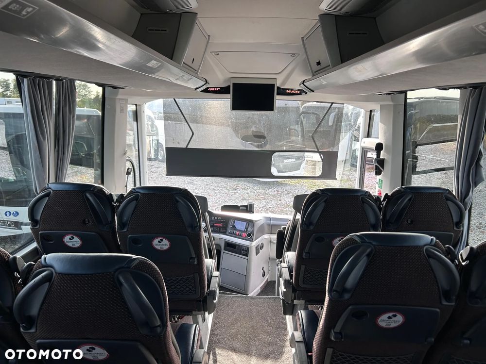 MAN LIONS COACH - 15