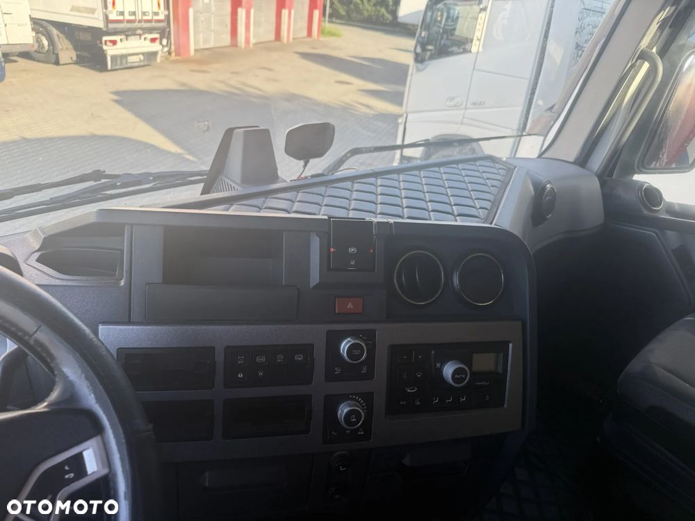 Renault T480 - 7