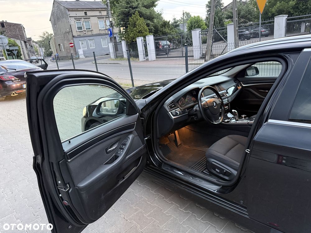 BMW Seria 5 520d xDrive - 7