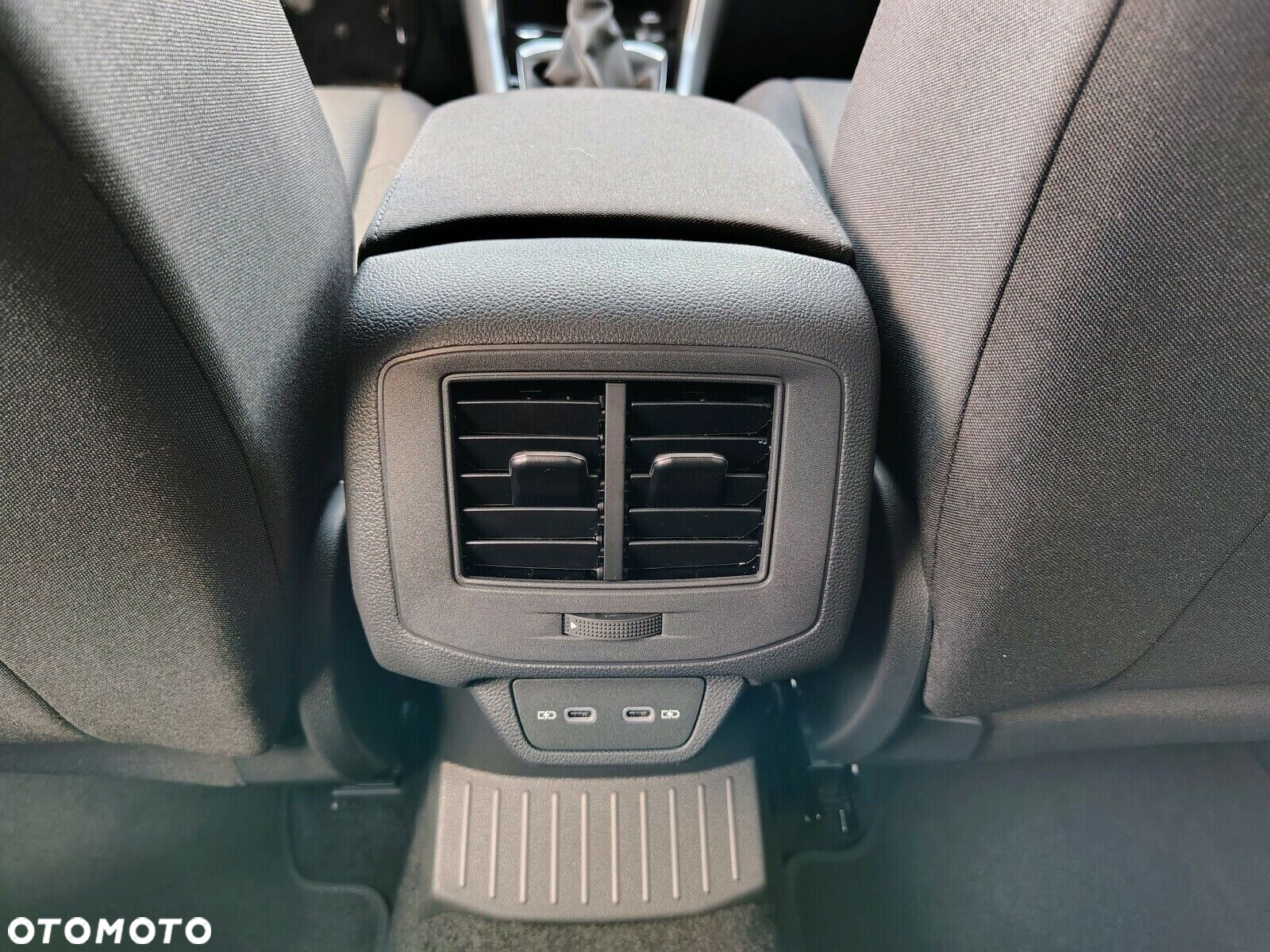 Volkswagen T-Roc - 14
