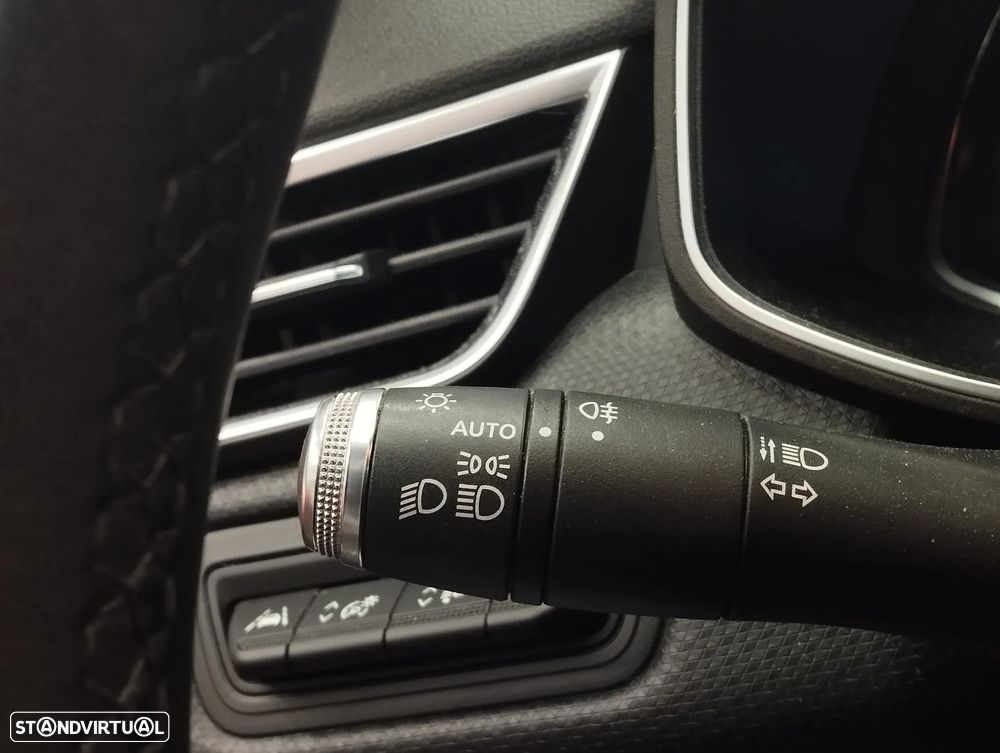 Renault Clio 1.6 E-Tech Intens - 20