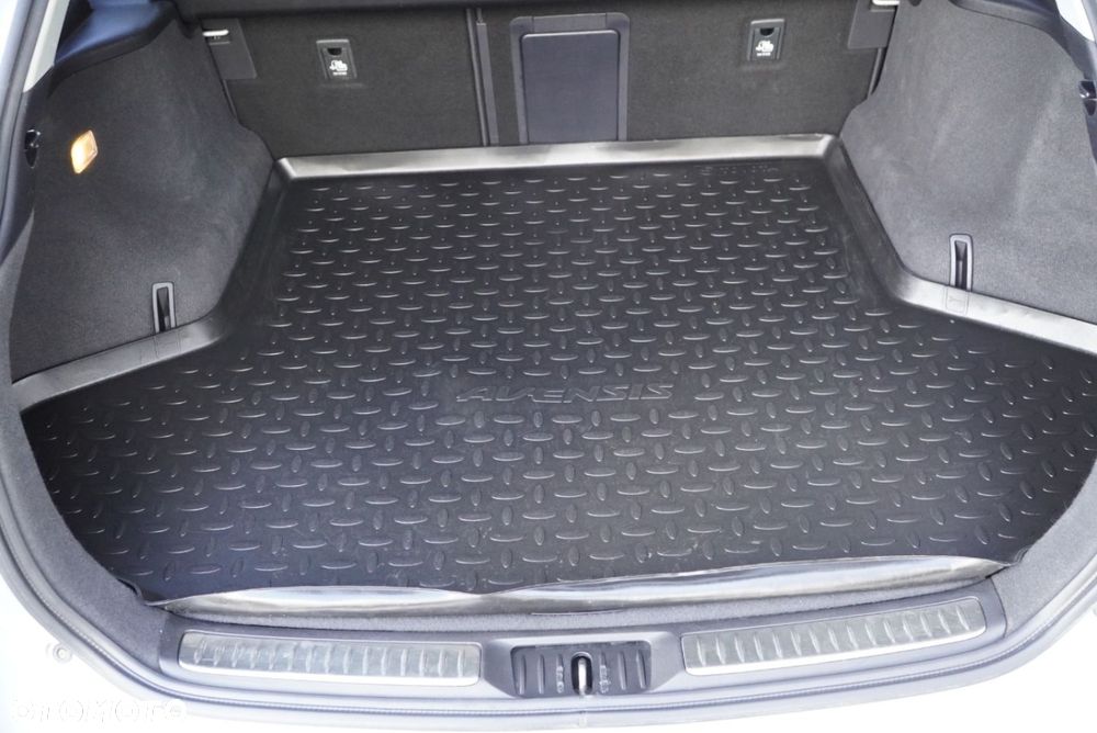 Toyota Avensis - 8