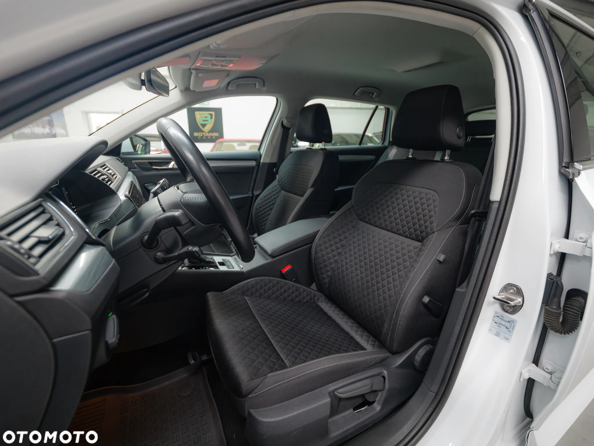 Skoda Superb 2.0 TDI SCR Ambition DSG - 18
