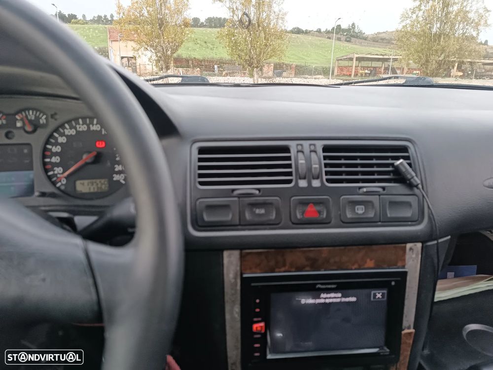 VW Bora 1.9 TDi Highline - 3