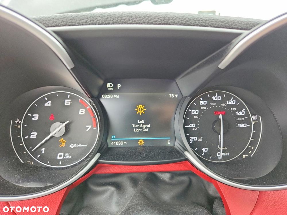 Alfa Romeo Giulia 2.0 Turbo 16V AT8-Q4 Ti - 11