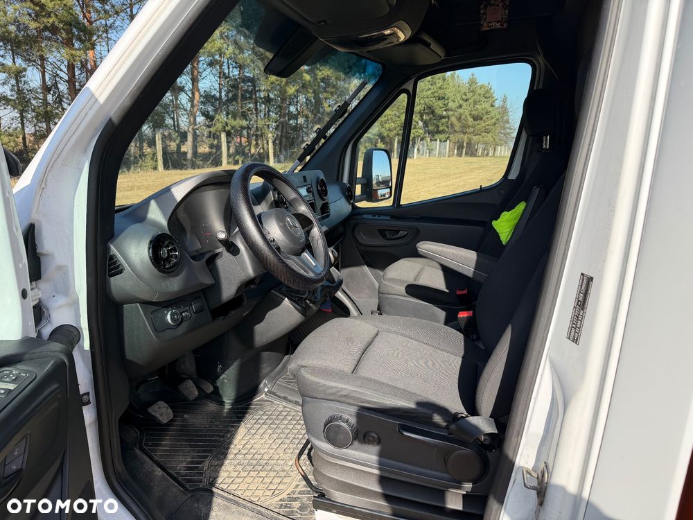 Mercedes-Benz Sprinter - 9