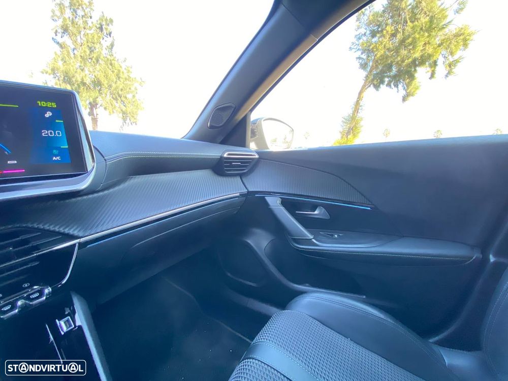 Peugeot e-2008 50 kWh GT - 14