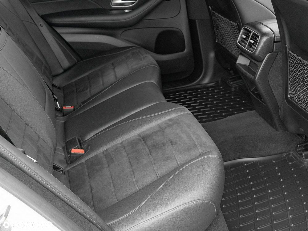 Mercedes-Benz GLE - 32