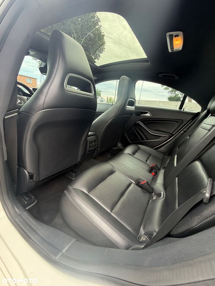 Mercedes-Benz CLA 250 4-Matic AMG Line - 14